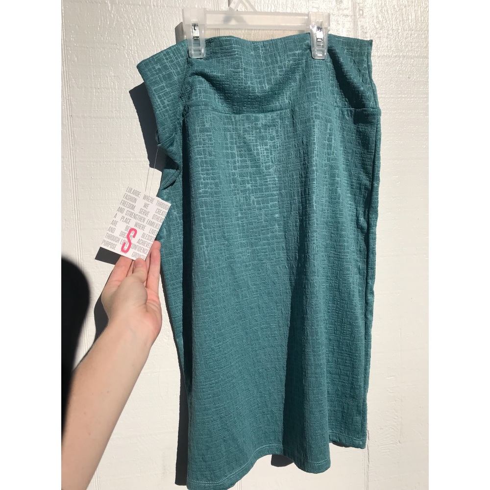 Lularoe Cassie skirt. Small. NWT.